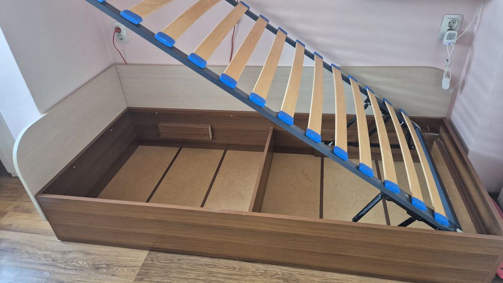 Единично легло 90/200 с двулицев матрак