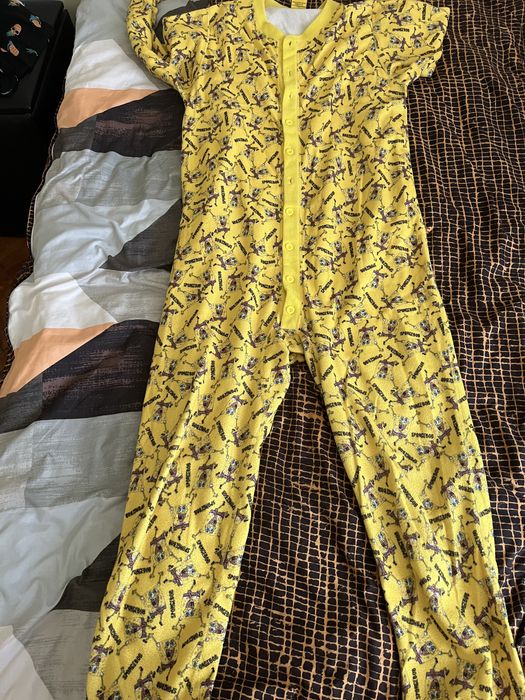 Vând pijama întreaga