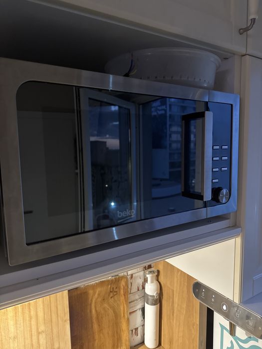 Cuptor cu microunde Beko + cuptor cu microunde samsung -fara farfurie