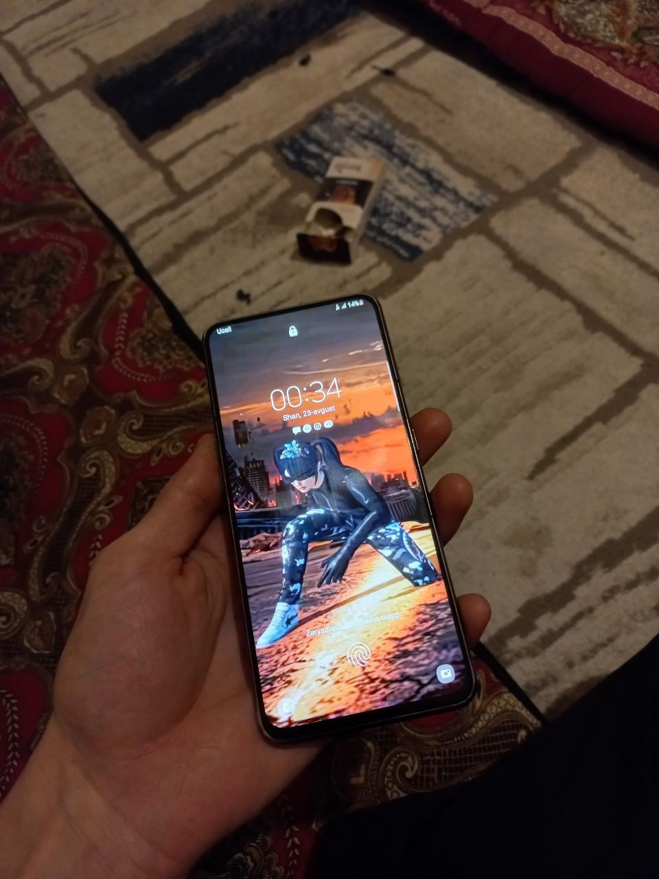 Samsung a80 faqat orqa qirishka singan