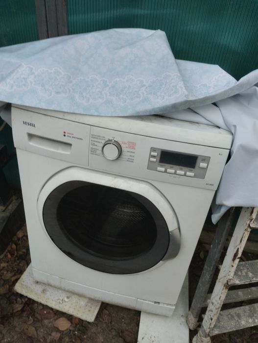 Продам стиральную машинуину на запчасти..в хорошем состоянии. Вертел.