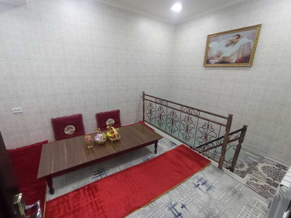 Продаётся 4х комн квартира на 1 этаже Ор-р 5 микрорайон Жомий