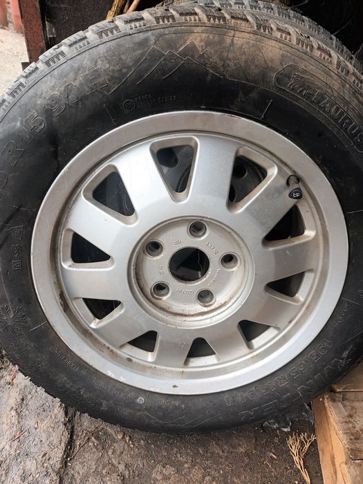 Автомобилни гуми с джанти