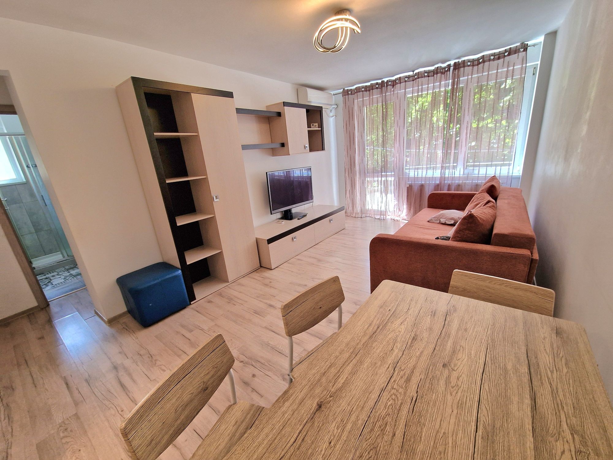 Închiriez 2 camere ultracentral