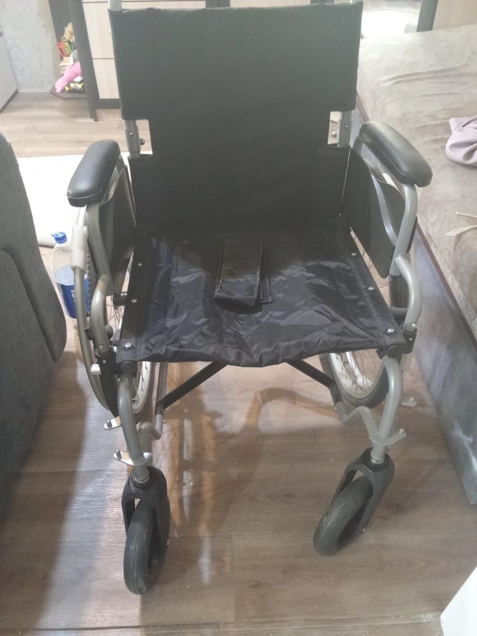 Продам инвалидную коляску