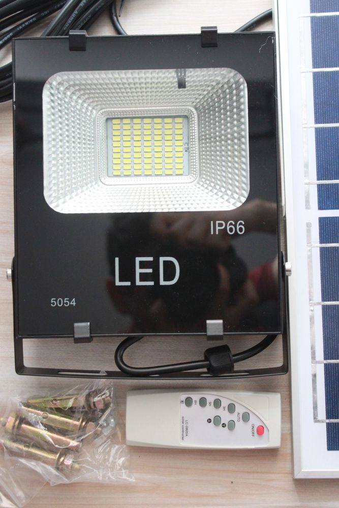 Kit proiector LED 40 w cu panou solar exterior pentru casa si gradina