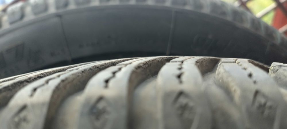 Anvelope iarna BFGoodrich 215 45 R17. Stare buna.