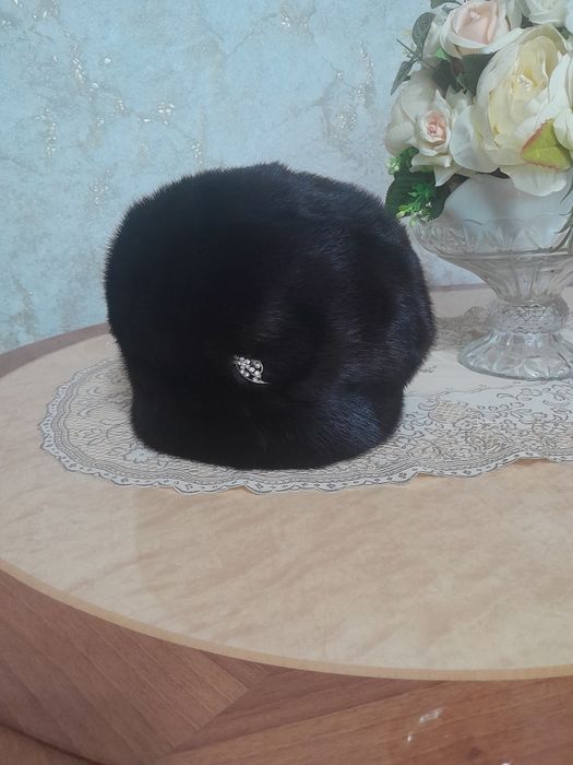 Продам норковую  шубу  и норковый берет.