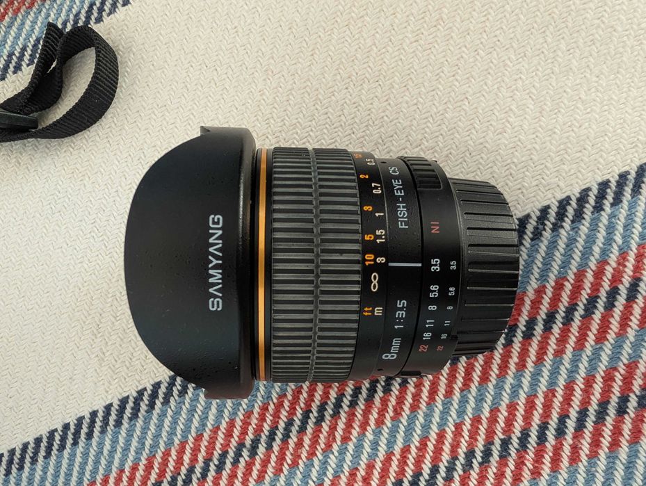 Продавам Nikon D3300, Nikon 18-105, Nikon 35, Samyang 8mm, SB-500