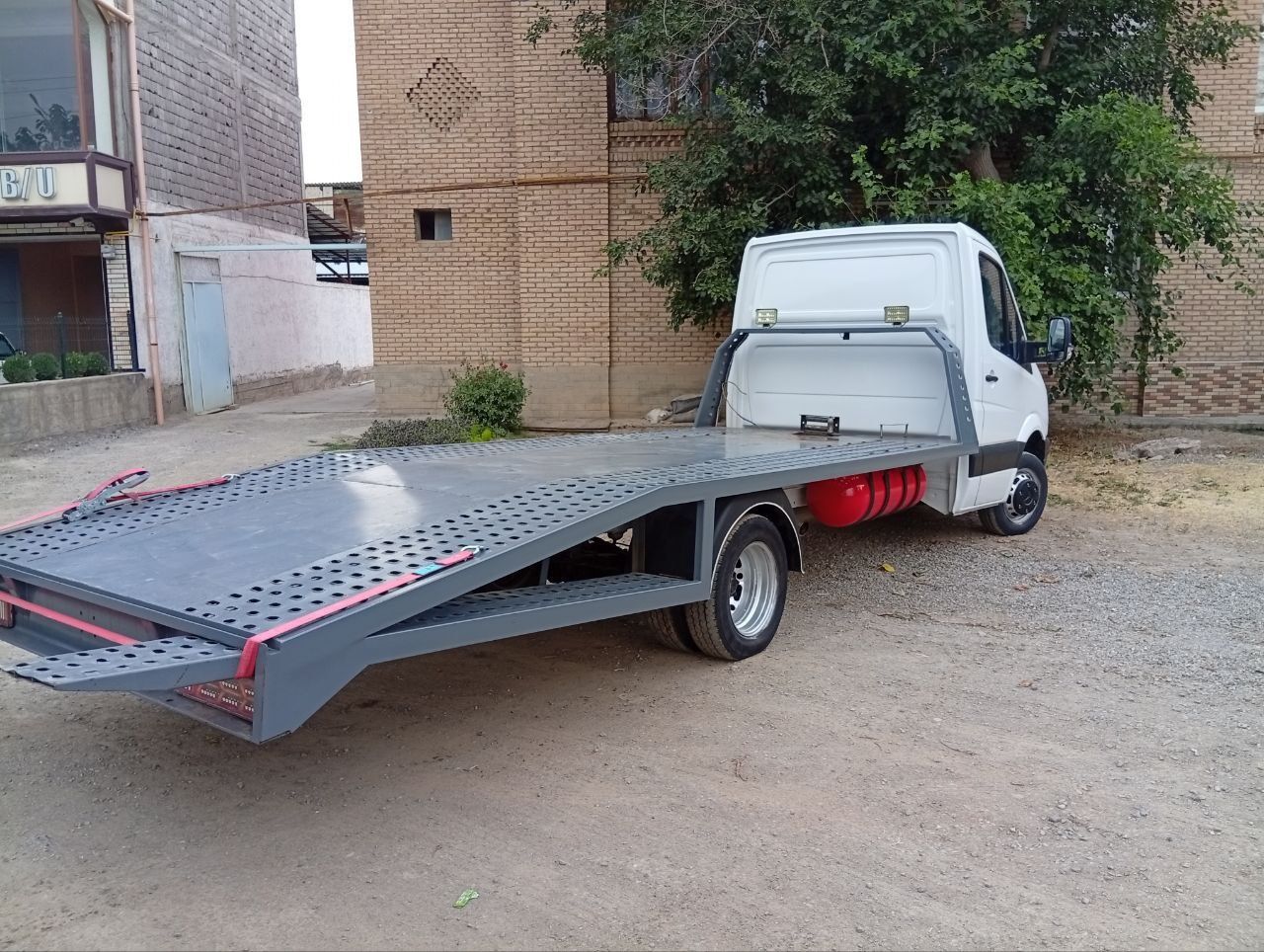 Evakuator mersedes sprinter Sotiladi Maxsus evakuator  2008 yil qow ba