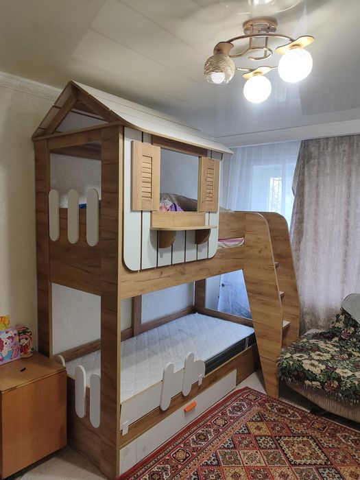 Детская двухъярусная кровать