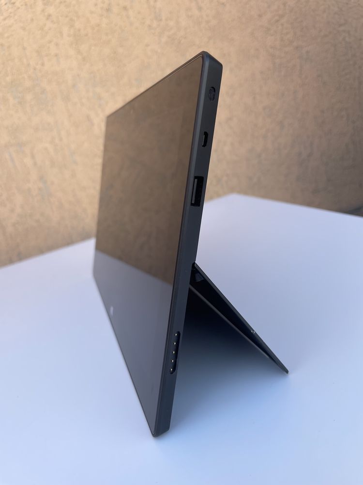 Tableta Microsoft Surface 1516 10” in stare foarte buna