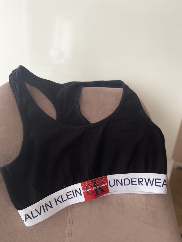 Оригинален спортен топ Calvin klein