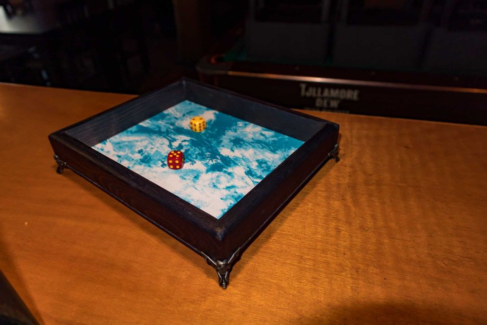 dice tray за хвърляне на зарчета