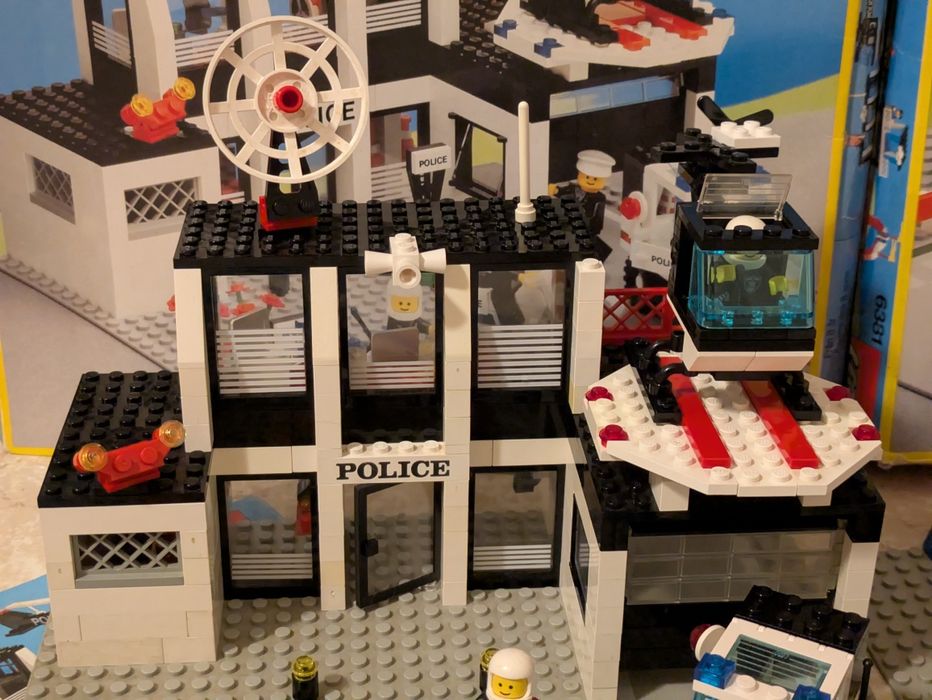 LEGO 6386 u 6381 полицията и малкото състезание от класическия град