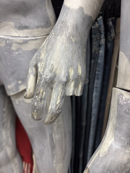 Три броя манекен и един торс