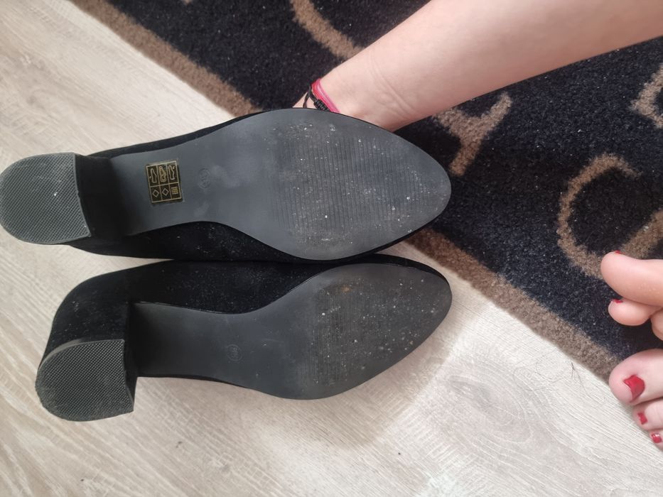 Pantofi negrii catifea