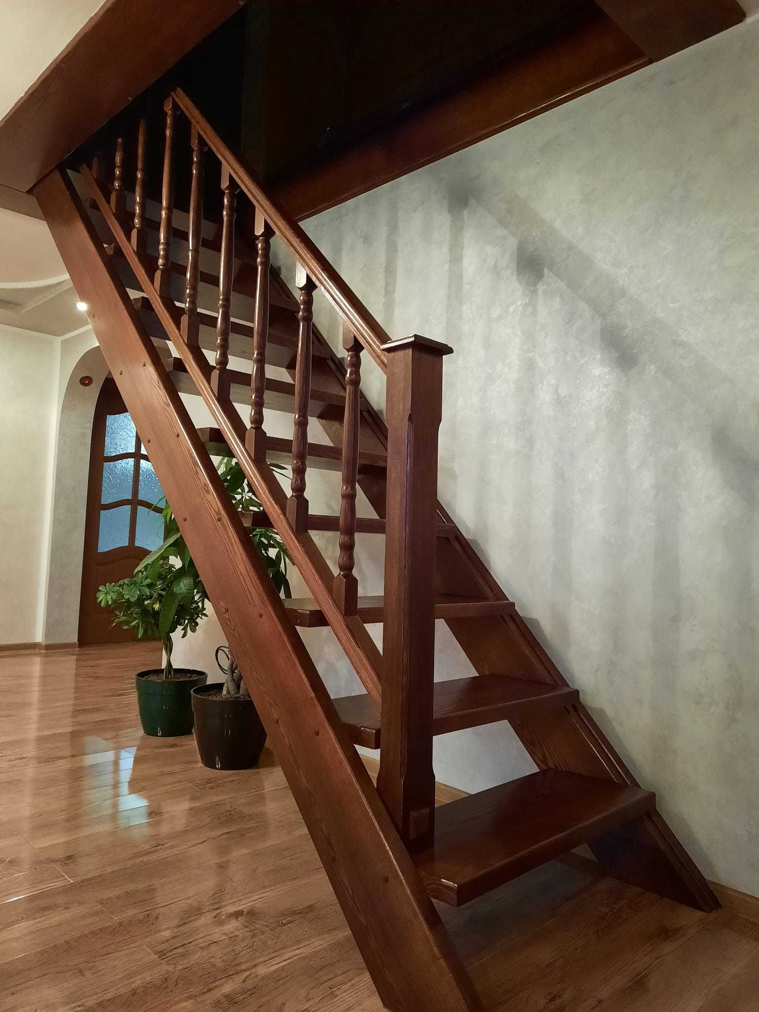 Scari lemn masiv de interior Trepte/ Contratrepte/ lemn Stejar/Frasin