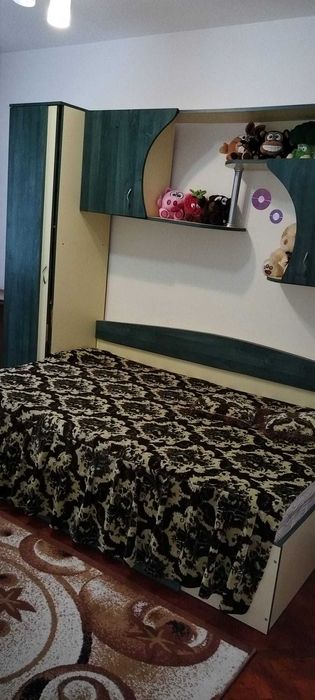 Închiriez apartament 3 camere