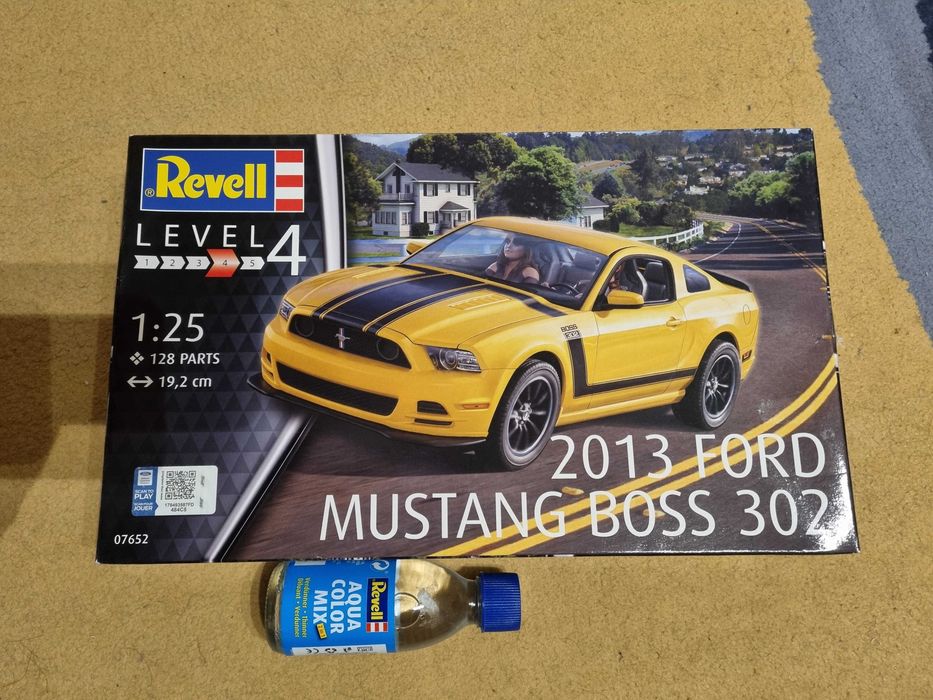 Revell - 2013 Ford Mustang Boss 302