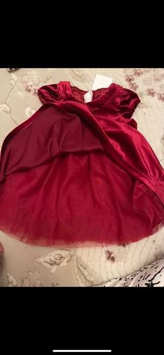 Rochița de Crăciun 6-9, 30 lei. HM