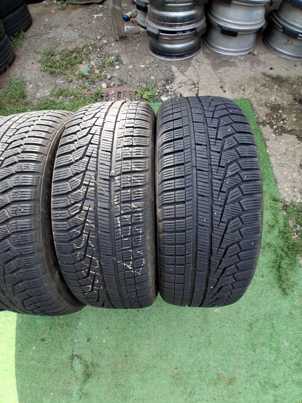 215 55 17 HANKOOK 4броя зимни
