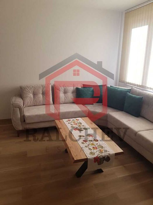 Двустаен апартамент под наем / Младост