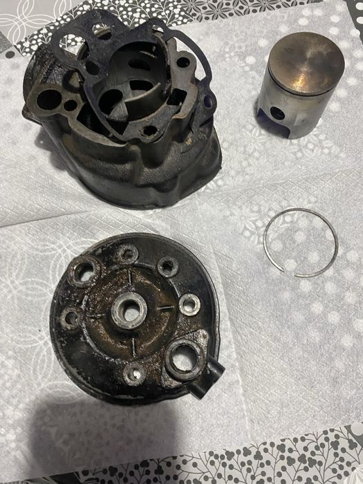 Продавам априлия rx 50с кит на 90 с чисто нов цилиндар и бутало