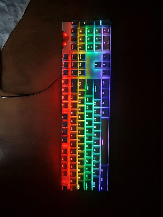 Монитор на бонус клавиатура + машка