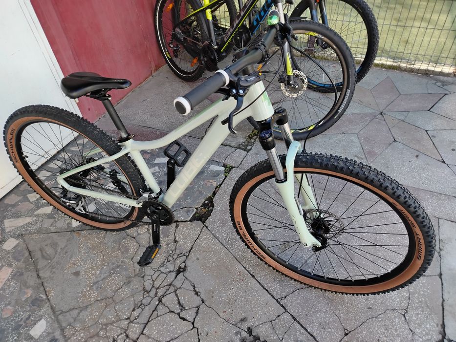 Bicicleta sport Cube de 27,5