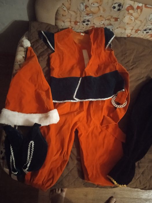 Продам новогодние костюмы на мальчика
