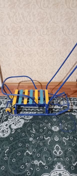 Продам санки на колёсиках б/у