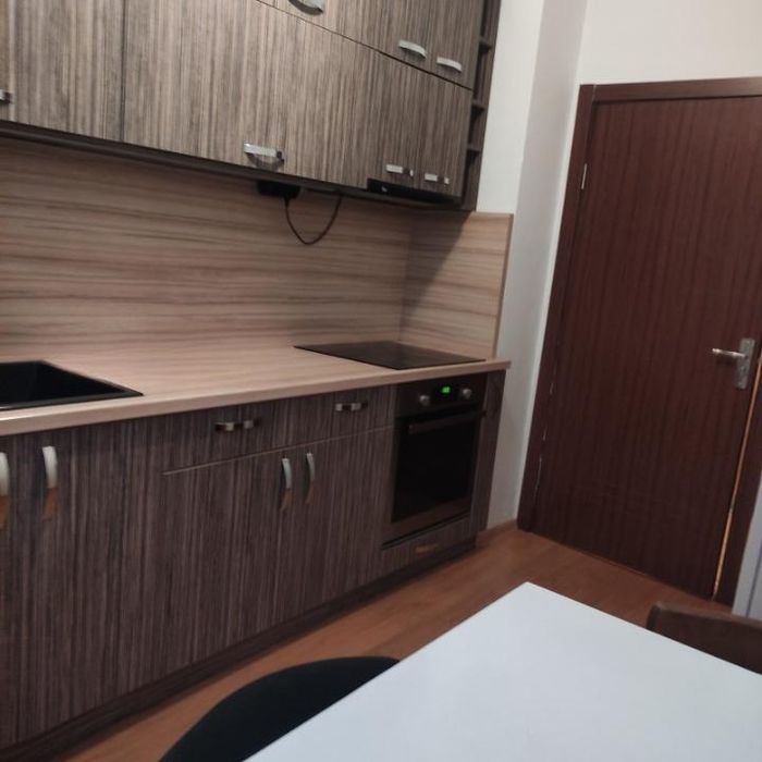 Четиристаен апартамент под наем в кв. Каменица 1