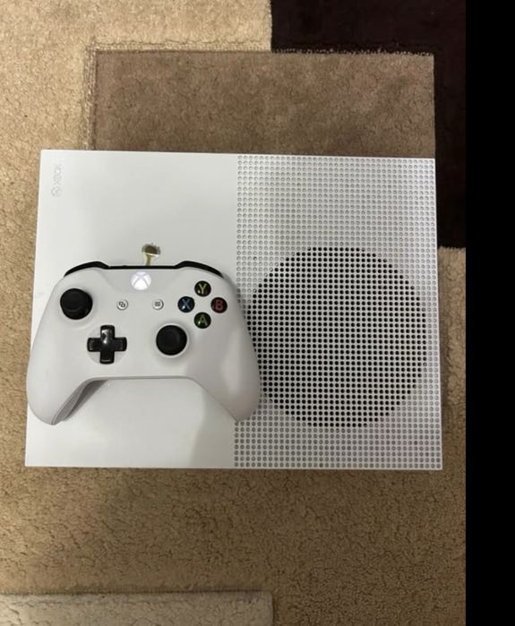 Xbox One S + 1 Controller Este ca nou