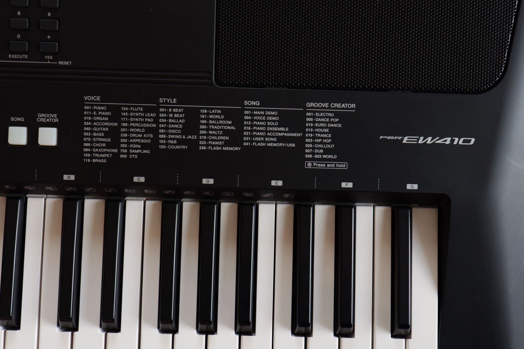 Yamaha PSR - EW410 - portable keyboard