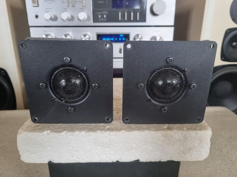 Set Difuzoare Medii Grundig. 7 ohms, 40 watts, 11x11 cm. Impecabile.