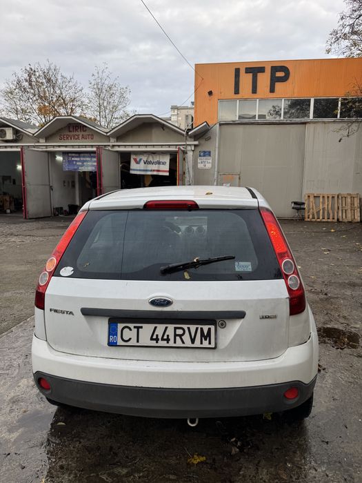 Ford Fiesta închiriere