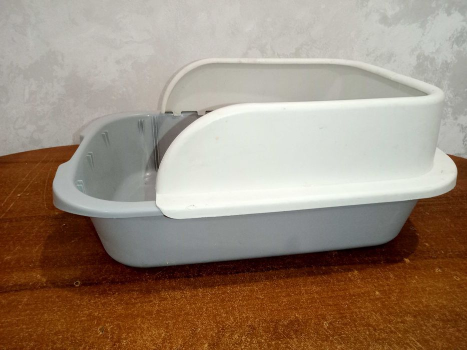 Лоток (лотки) и миски для кошек