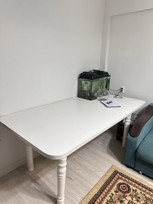 Стол белый, два метра