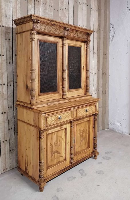 Bufet/Dulap foarte vechi din lemn masiv /Vitrina