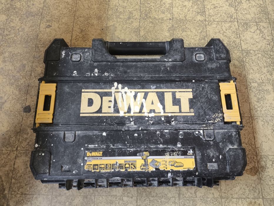 Оригинални куфари Dewalt и Parksude