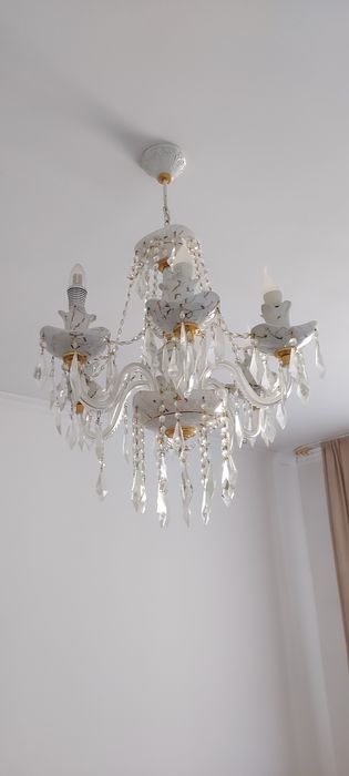 Продам люстру цена договорная