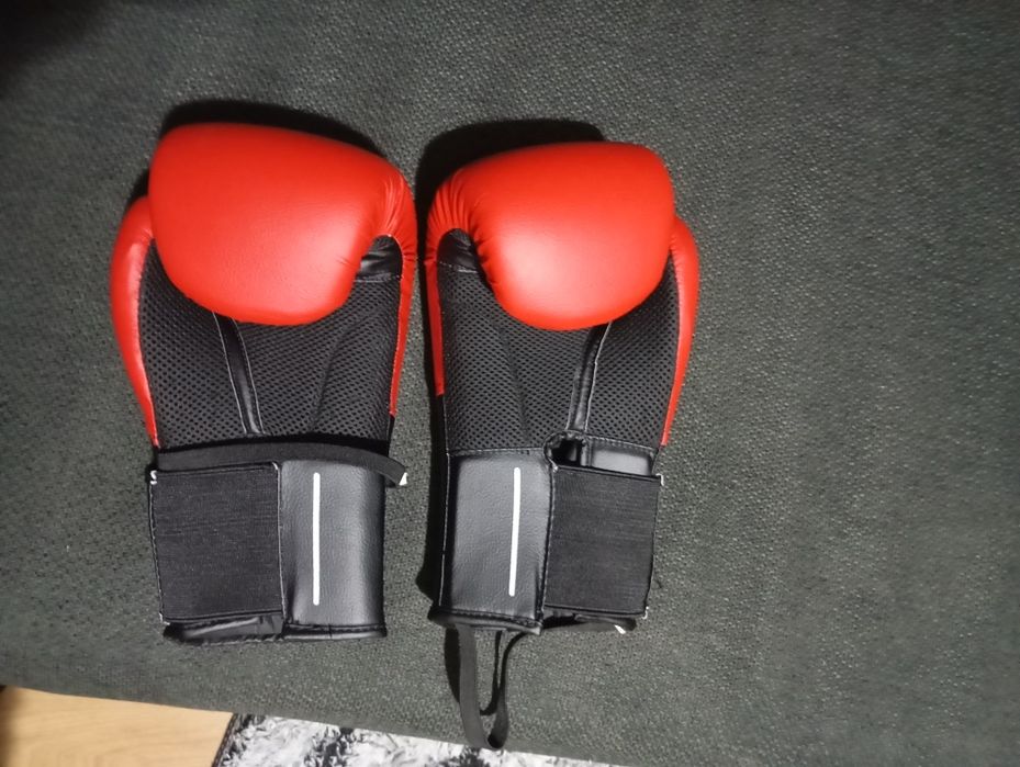 Vând mănuși box 12oz