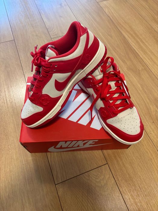 Nike dunk low red
