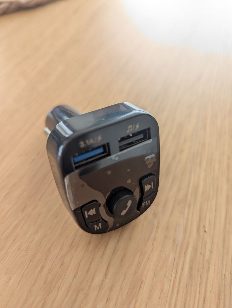 FM трансмитер + зарядно + USB