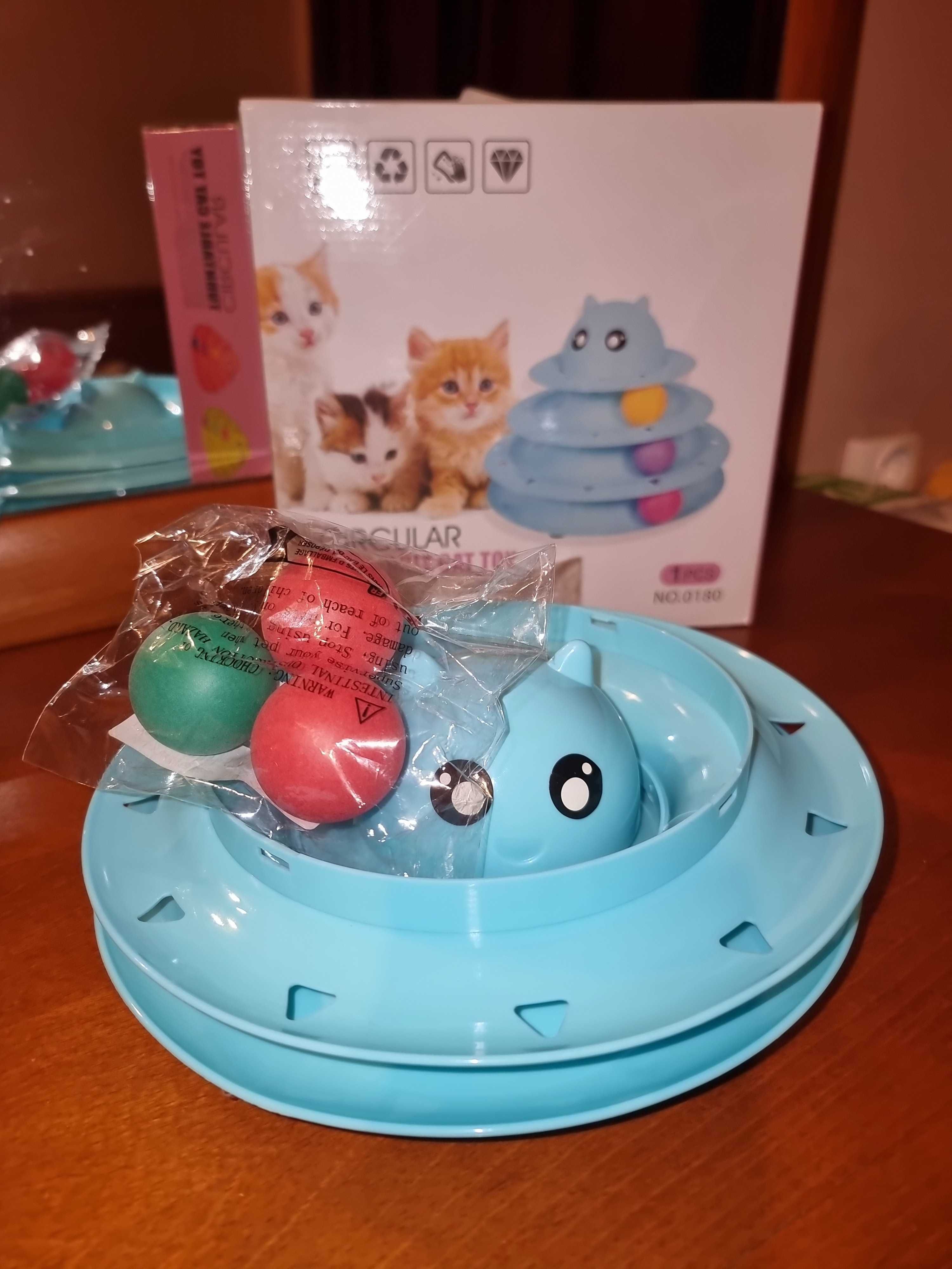 Котешка кула с 3 топчета за игра/ Котки / Играчки за котки/ЧИСТО НОВА*