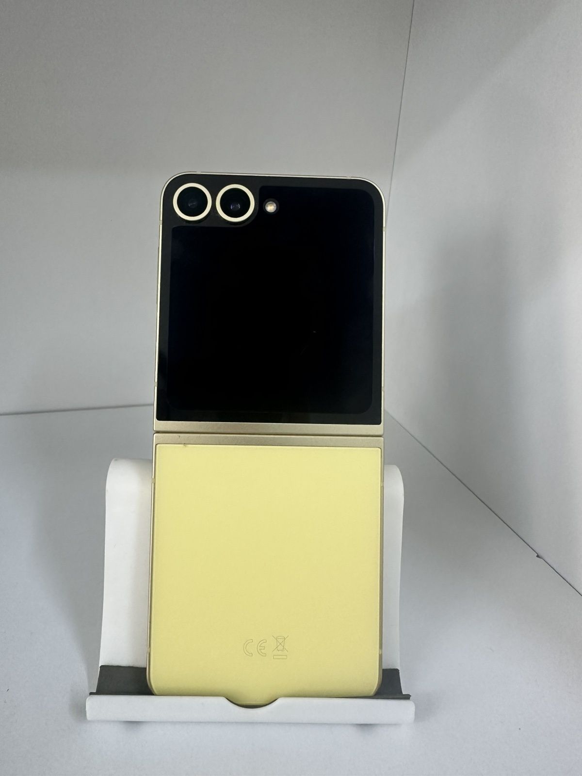 Samsung Galaxy Z Flip 6 256GB Гаранция.