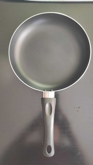 Нов тиган с незалепващо покритие