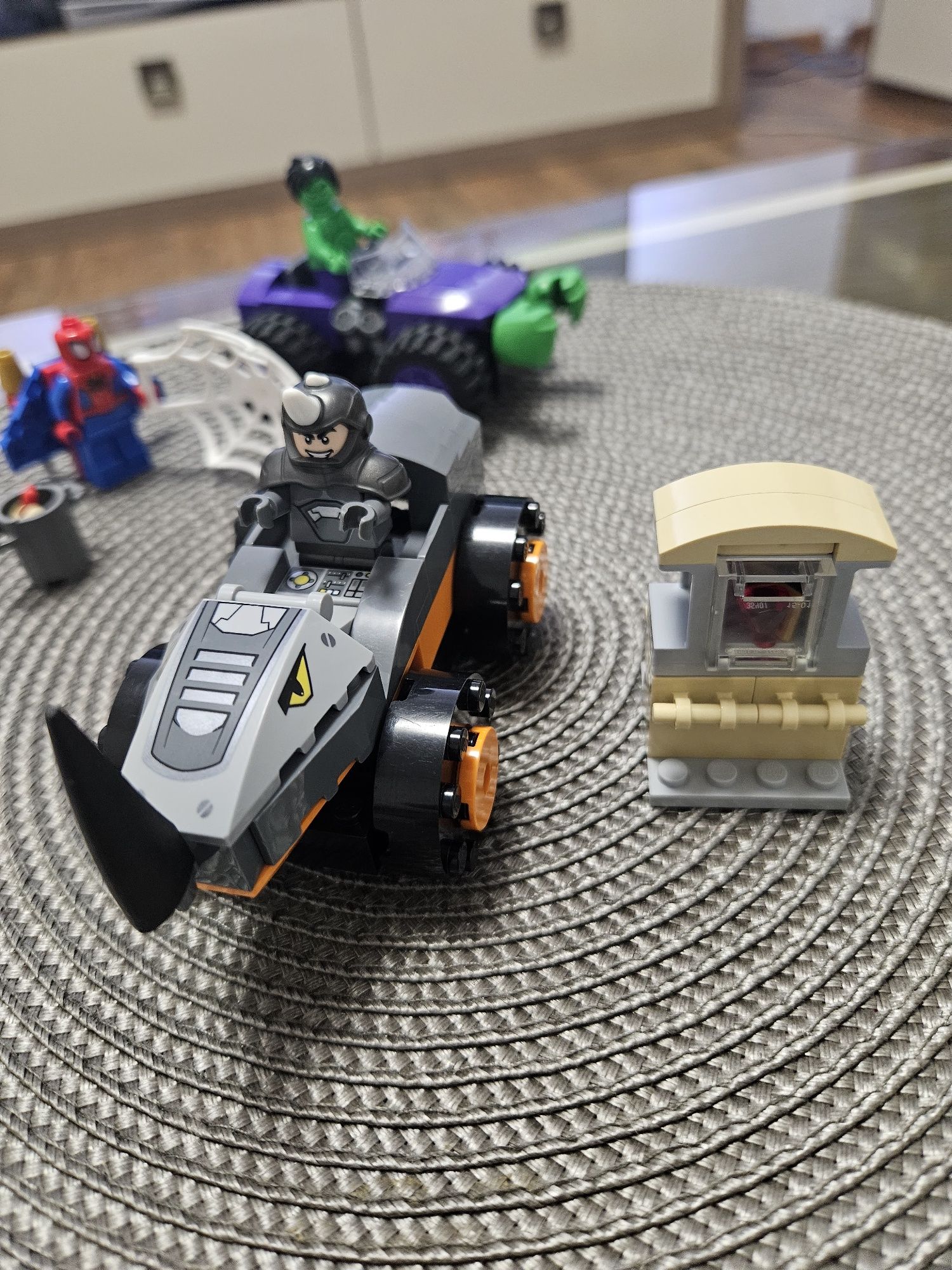 LEGO® Spidey - Confruntarea Dintre Hulk si Masina Rinocer (10782)