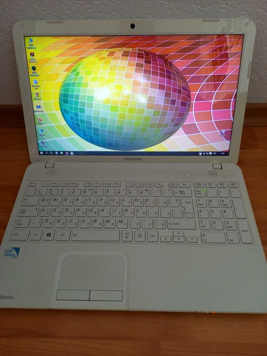Лаптоп Toshiba Satellite C855-2FV